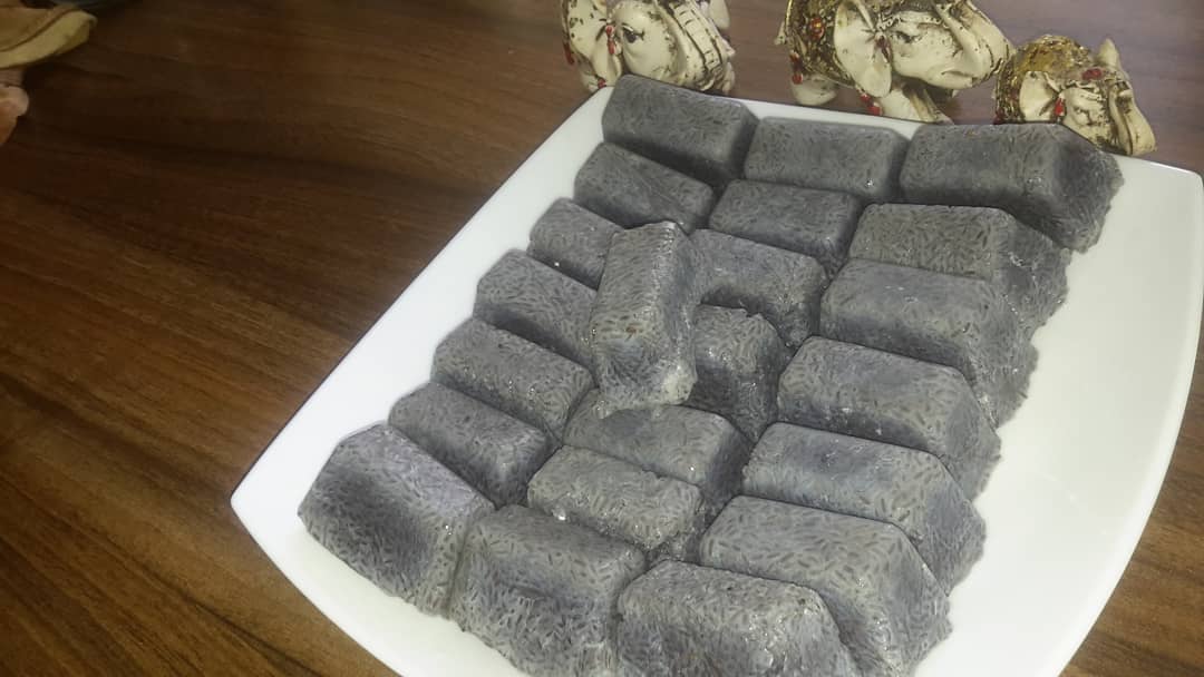 شربت تخم شربتی و خاکشیر نوشیدنی بسیار مفیدی است