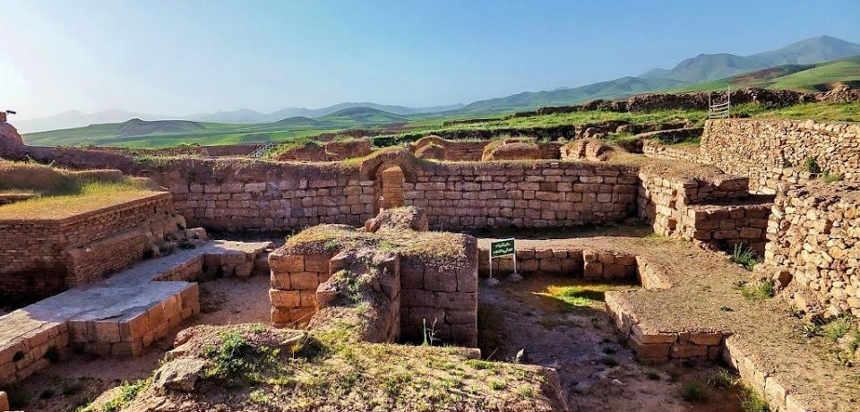 راهنمای سفر به تخت سلیمان ؛ مکانی که هنوز اسرارآمیز است