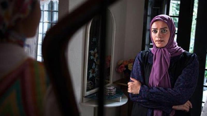 الهام چرخنده بازیگر نقش زیور در سریال آوای باران