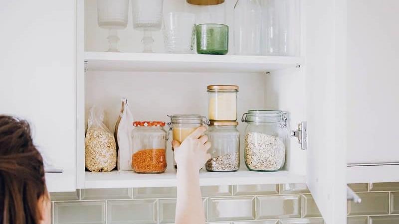 کابینت ها را در خانه تکانی چه طور مرتب کنیم