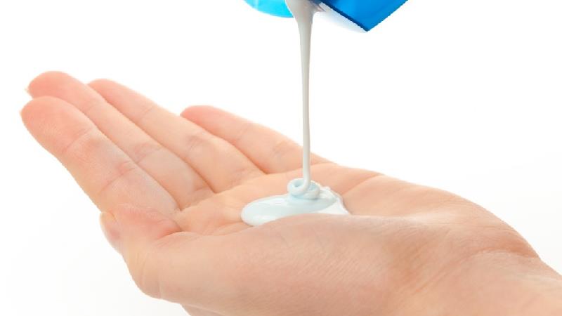 بهترین شامپو برای موهای چرب چه نوعی است