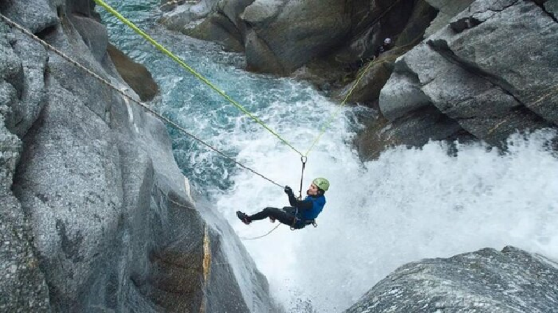 آبشارهای سیمک در کرمان واقعا دیدنی است