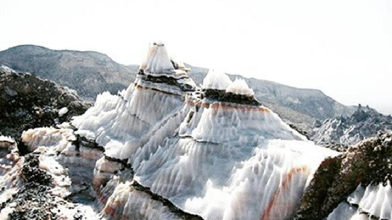 گنبد نمکی جاشک یکی از جاذبه‌های بوشهر