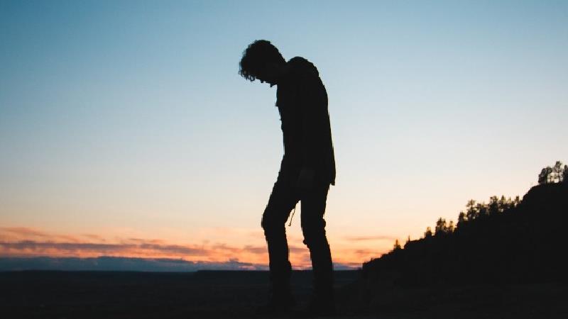 چه کار کنیم که اینقدر ناراحت و غمگین نباشیم