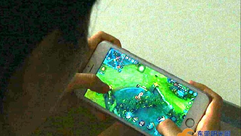 کورشدن دختر 21 ساله بعد از یک روز کامل بازی موبایلی