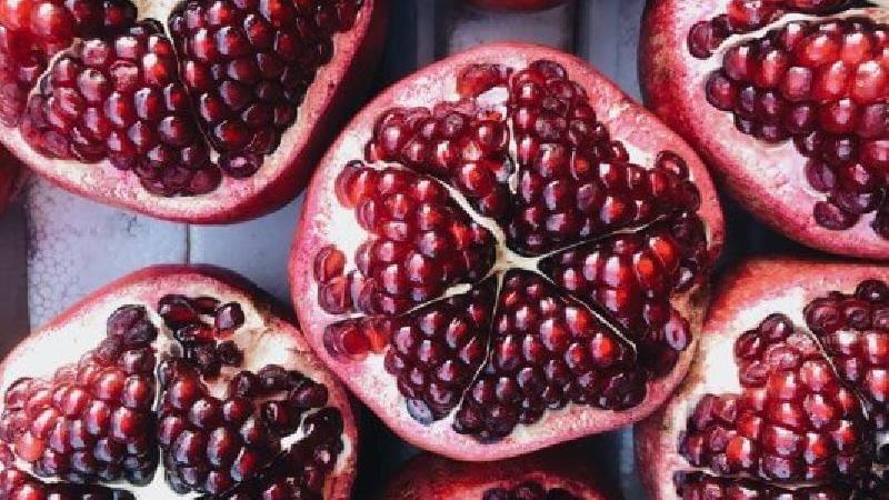 چگونه انار شیرین و آبدار را تشخیص بدهیم