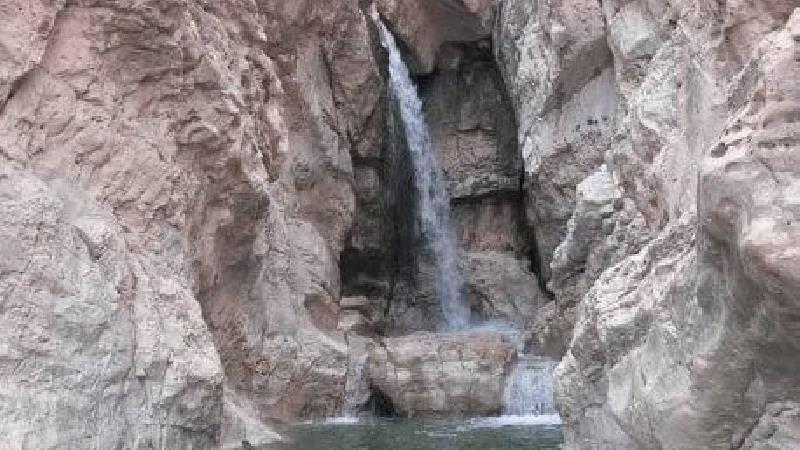 آبشار حکیم باشی، یکی از جذاب‌ترین دیدنی‌های کازرون