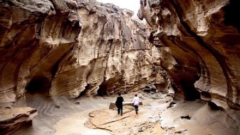 تنگه چاهکوه در جزیره قشم