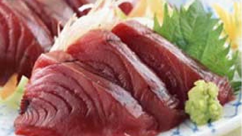  گوشت شترهای کم‌سن و سال که بین یک تا ۳ ساله هستند از جهت مزه، طعم و نرمی شبیه گوشت گوساله است. 