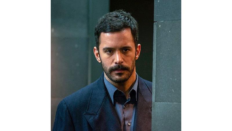 باریش آردوچ اولین کار حرفه‌ای خود در زمینه هنرپیشگی را سال 2011 آغاز کرد او در یک سریال بازی کرد اما با سریال عشق اجاره‌ای به شهرت رسید.