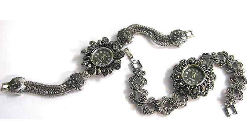 ساعت سیاه قلم برای روز زن هدیه خاصی است