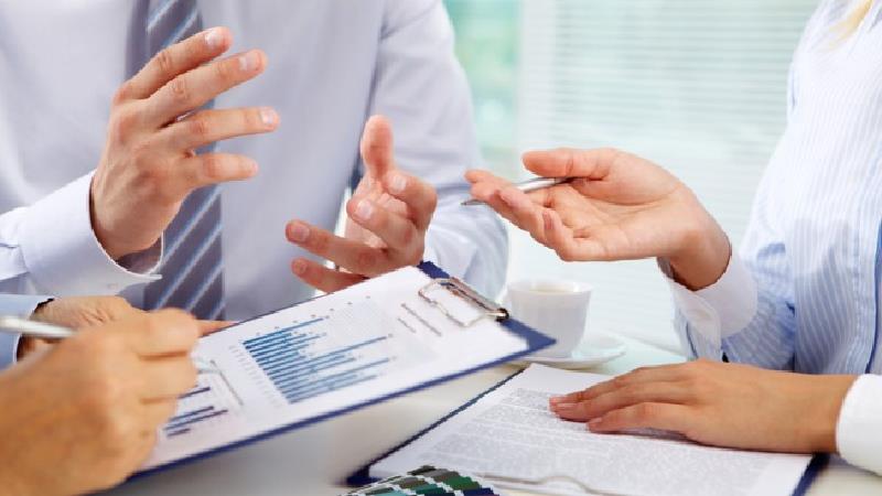 هر فردی برای مشورت کردن مناسب نیست