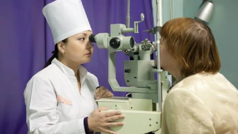 سکته چشمی چه نشانه هایی دارد