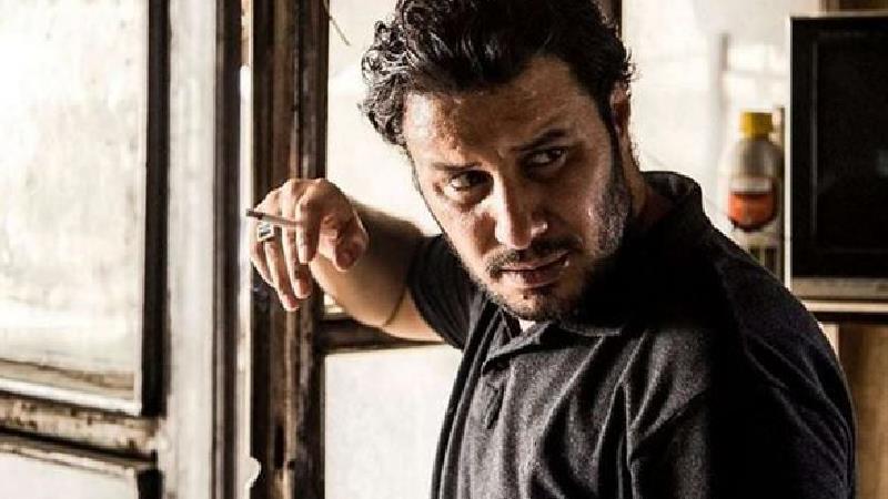 جواد عزتی در فیلم دو زیست