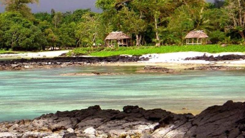 دشت هلن آب و هوایی معتدل دارد و منطقه ای کوهستانی است