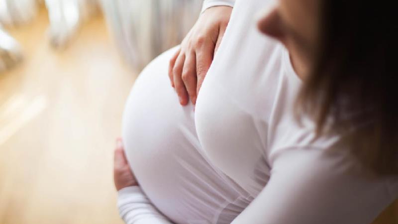 آیا زنان باردار می توانند دارچین مصرف کنند