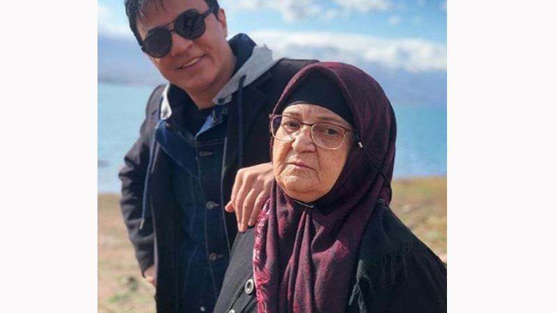 داریوش فرضیایی و مادرش