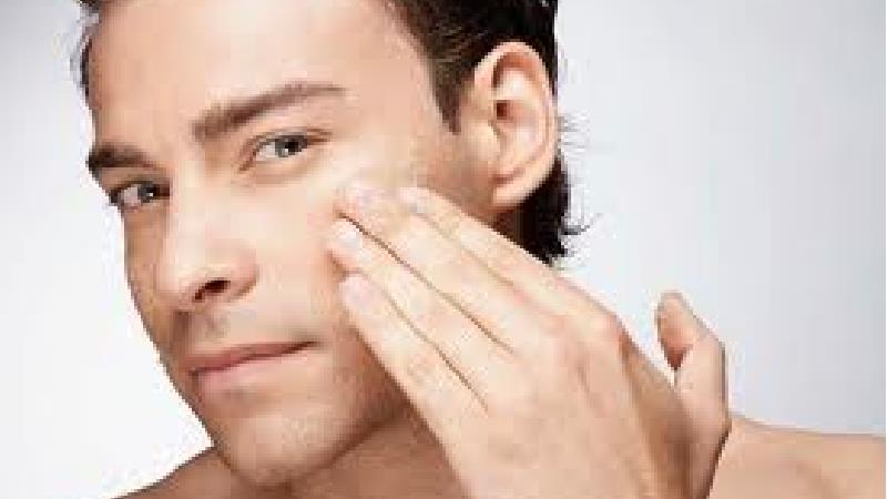 آیا ریتنول برای دور چشم مناسب است