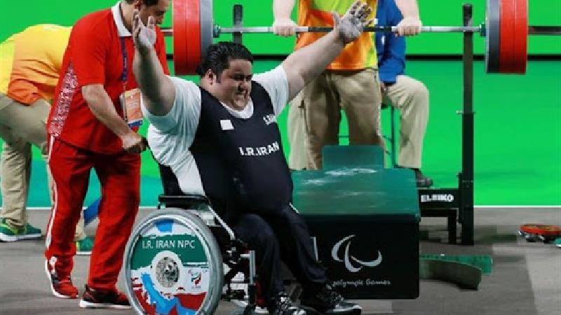سیامند رحمان قهرمان وزنه برداری معلولان