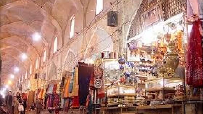 در میان بازارهای شیراز، بازار وکیل که در مجموعه وکیل۴ قرار دارد