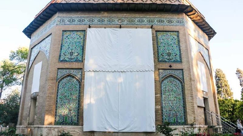 عمارت کلاه فرنگی با نام‌های باغ نظر، باغ موزه، باغ شاهزاده، عمارت چهار فصل و باغ حکومتی نیز شناخته می‌شود؛