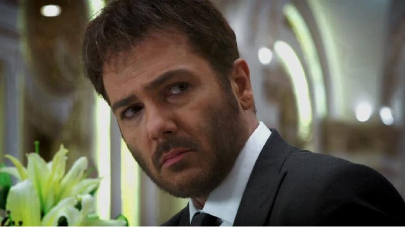 کوروش تهامی در نقش نکیسا در سریال دل