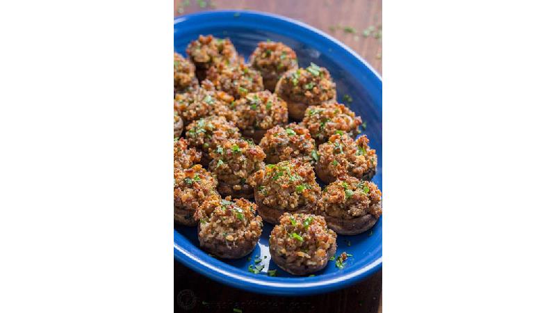 قارچ شکم پر با گوشت چرخ کرده