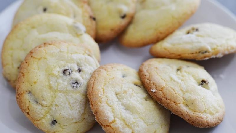 چگونه در خانه شیرینی کشمشی بپزیم