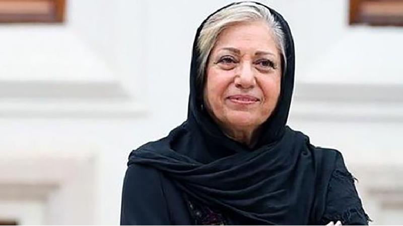 رخشان بنی‌اعتماد نیز در پویش «یادا» به همراه دیگران، در حال جمع‌آوری کمک نقدی مردمی برای یاری رساندن به کادر درمانی است