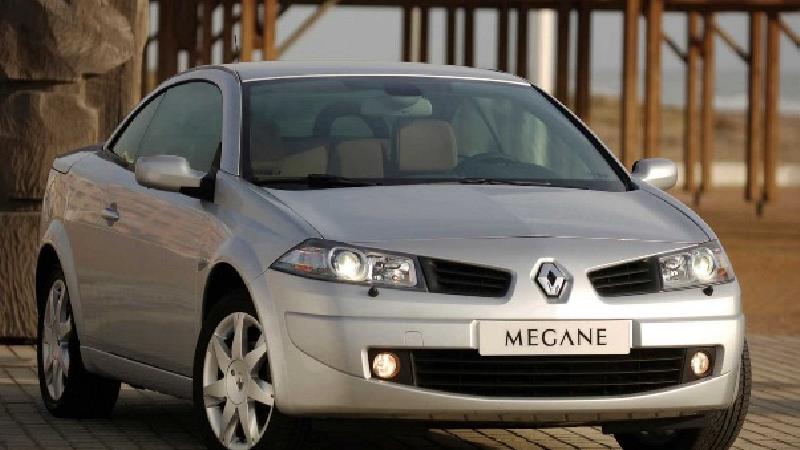 بررسی مشخصات خودروی مگان کروک