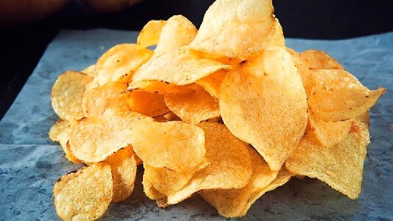 چیبس خانگی میان وعده خوبی است