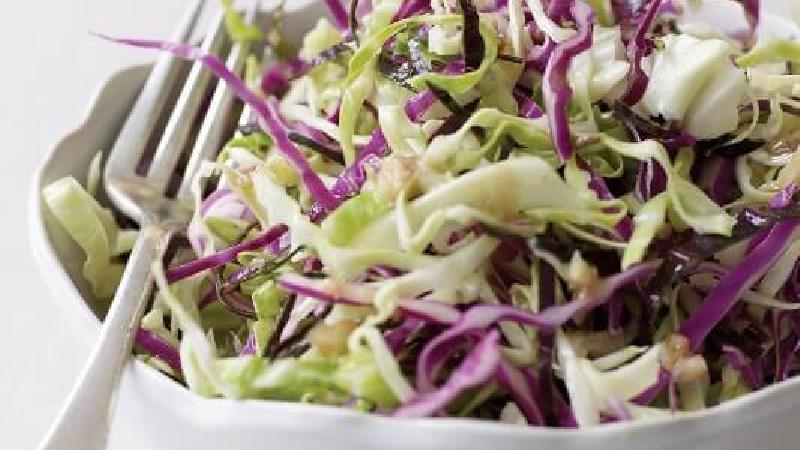 سالاد کلم را به عنوان میان وعده در نظر داشته باشید