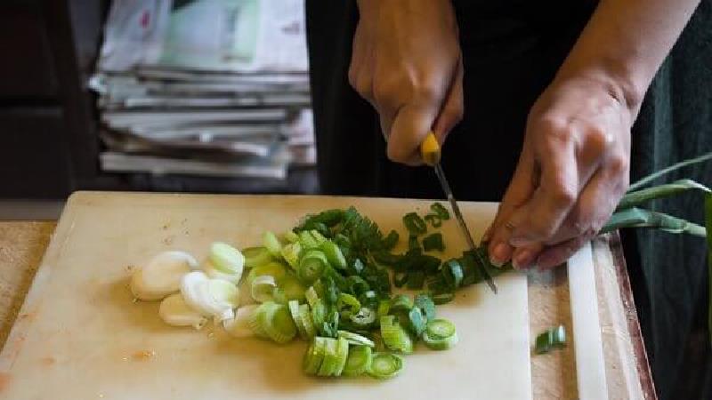 نکاتی درباره سبزی آش رشته