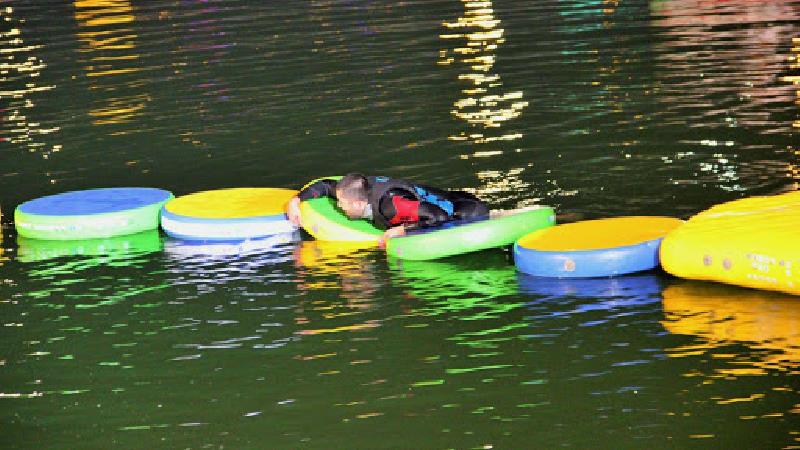 عکسی از مسابقه آب و آتش