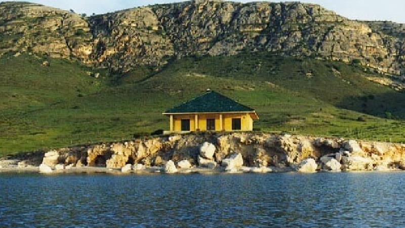 دورنمایی از جزیره اشک