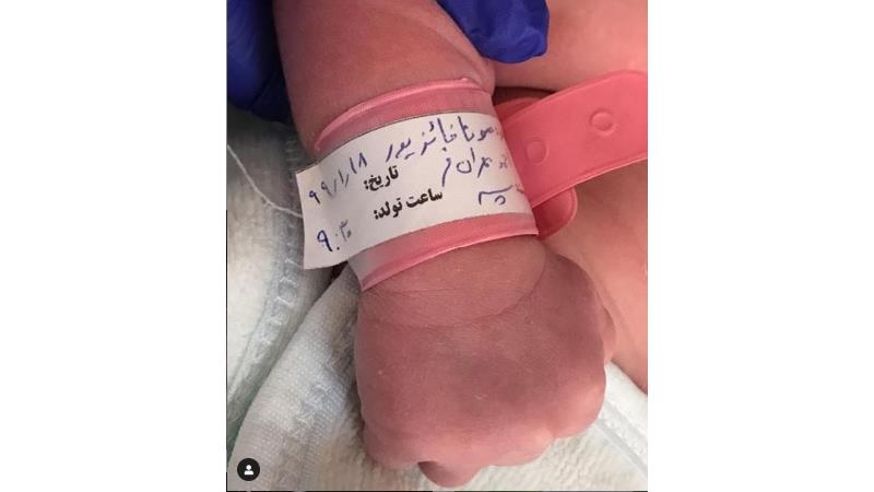 فرزند احمد مهرانفر و مونا فائزپور به دنیا آمد