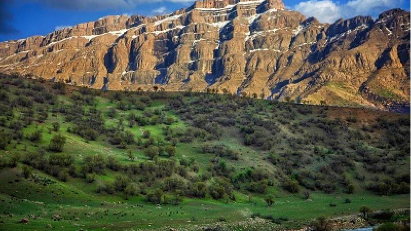 دره خزینه جاذبه های گردشگری زیادی دارد