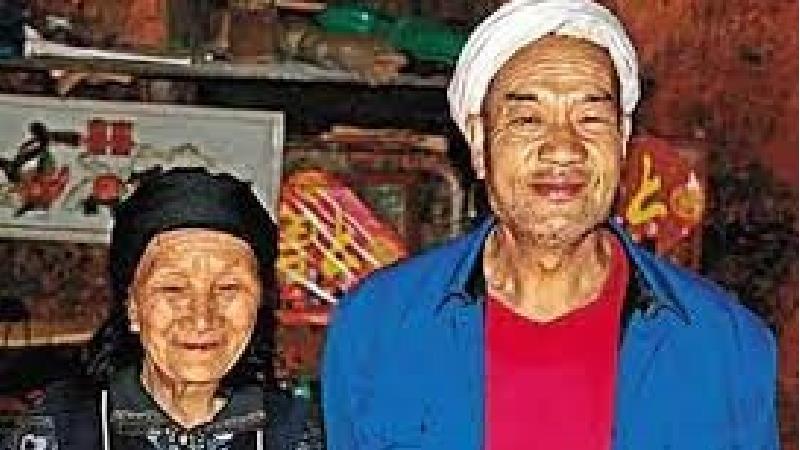 زوج عاشق چینی