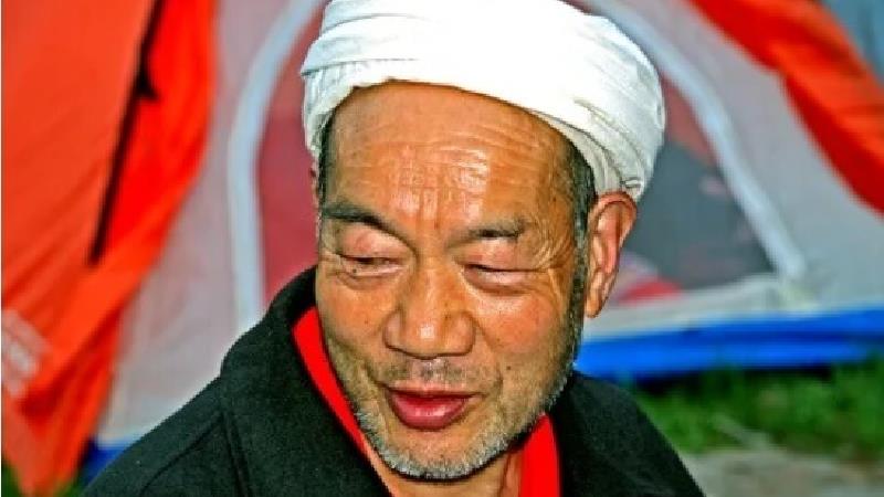 مرد عاشق پیشه چینی