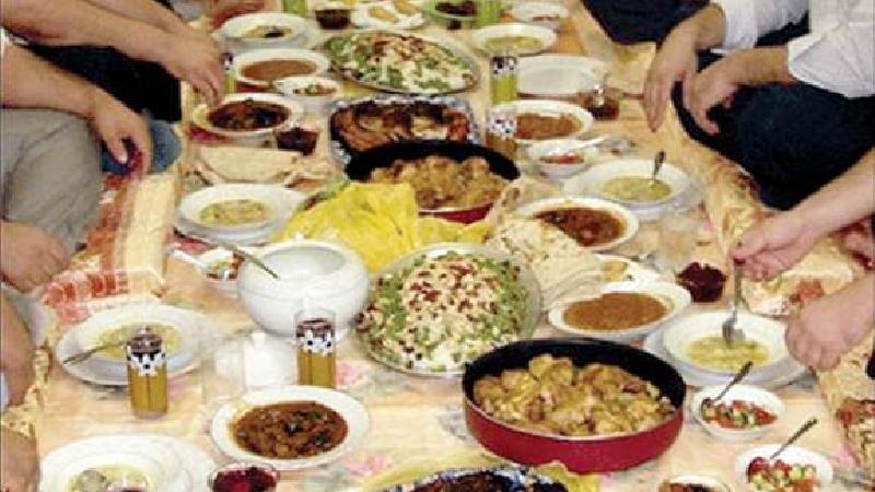 سفره افطار در ماه مبارک رمضان