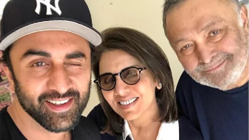 ریشی کاپور همراه همسر و پسرش