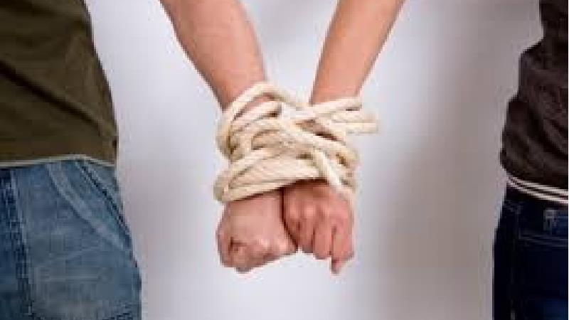 چگونه بفهمیم وابستگی عاطفی ما ناسالم است