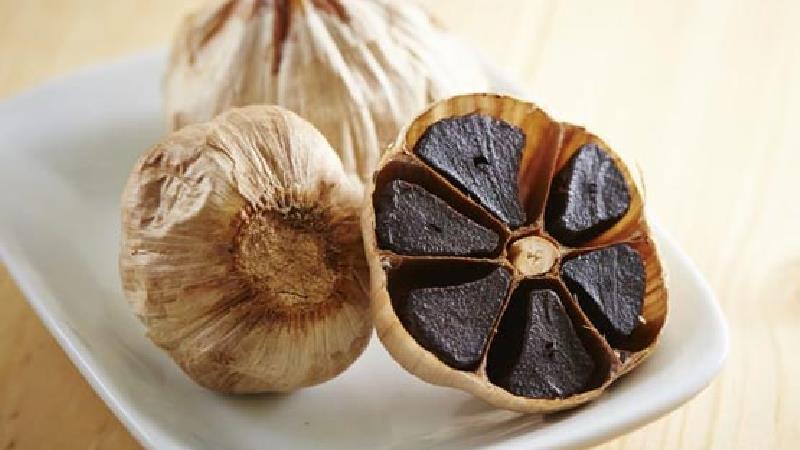 با خاصیت های سیر سیاه آشنا شوید