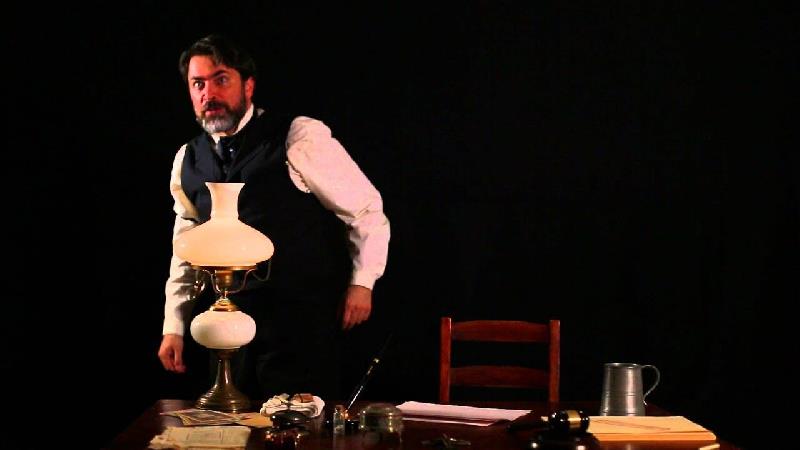 پارسا پیروز فر روی صحنه تئاتر می درخشد