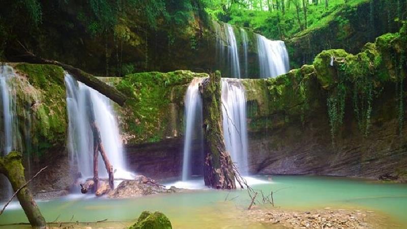 آبشارهای لفور بسیار دیدنی است