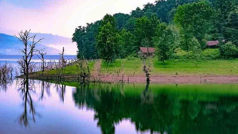 دریاچه لفور منظره ای بی نظیر دارد