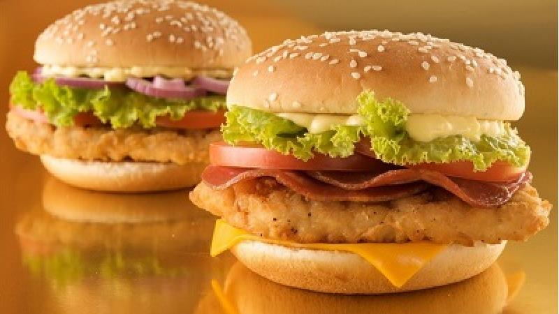 چه طور در خانه مبرگر مرغ درست کنیم