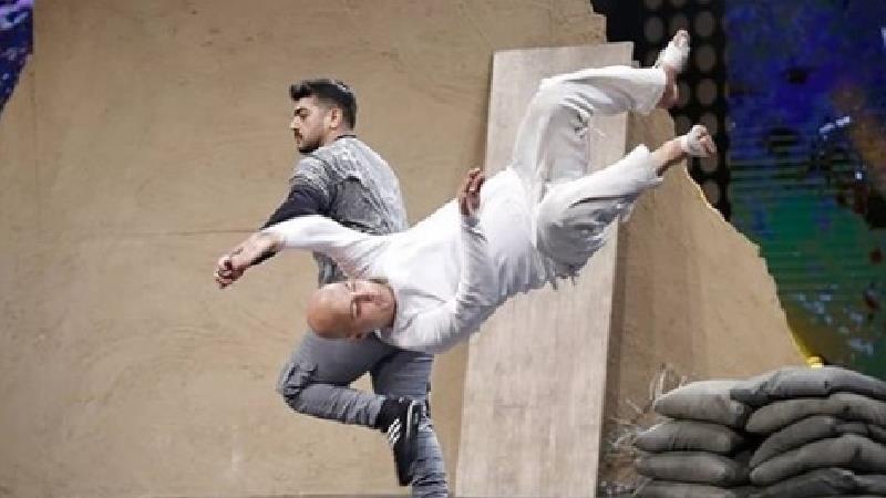 نقدی بر برنامه عصر جدید
