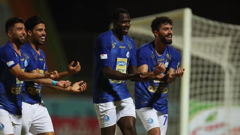 استقلال این فصل هم از صدر جدول دور ماند