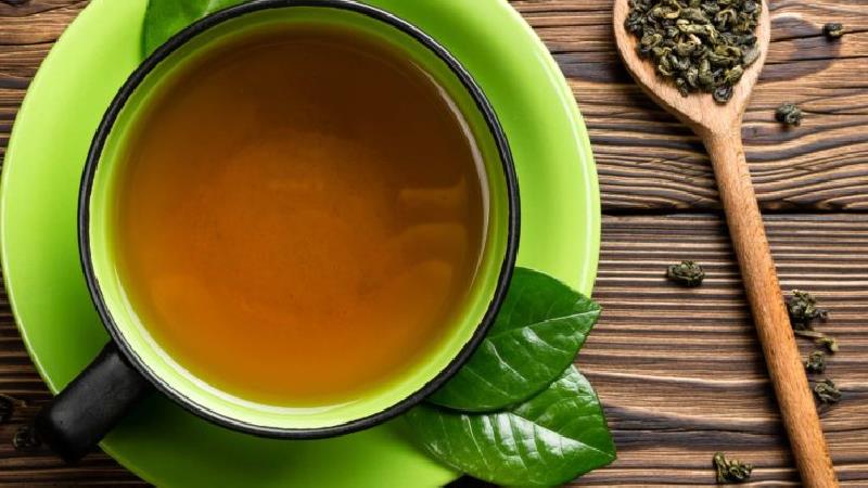 چای سبز جوش سر سیاه را درمان می کند